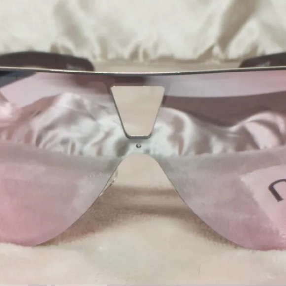 NWT Quay Stay Afloat Pink Frames/flashy Pink Lenses And Fun Case! RARE FIND - Picture 2 of 8